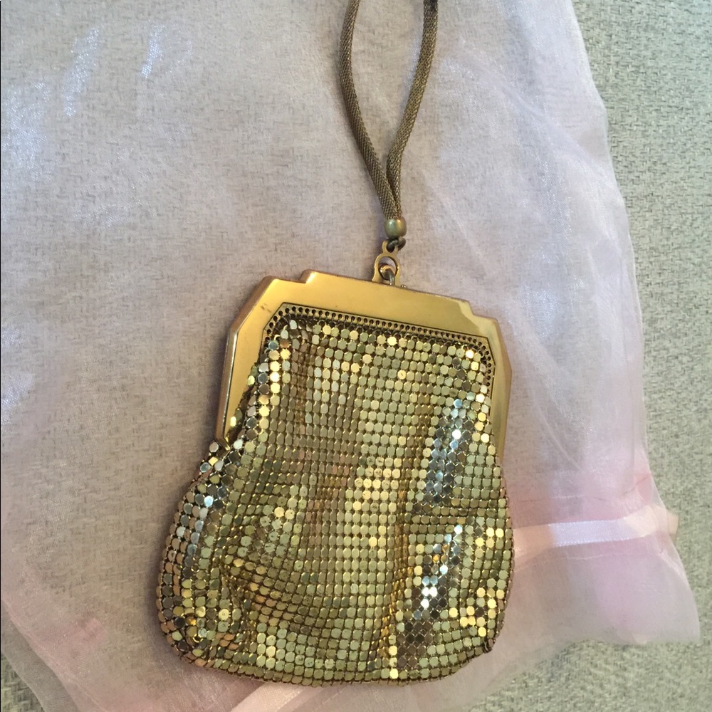 HOST PICK 🎉🎊Whiting & Davis Mesh Gold Bag! - Picture 2 of 6